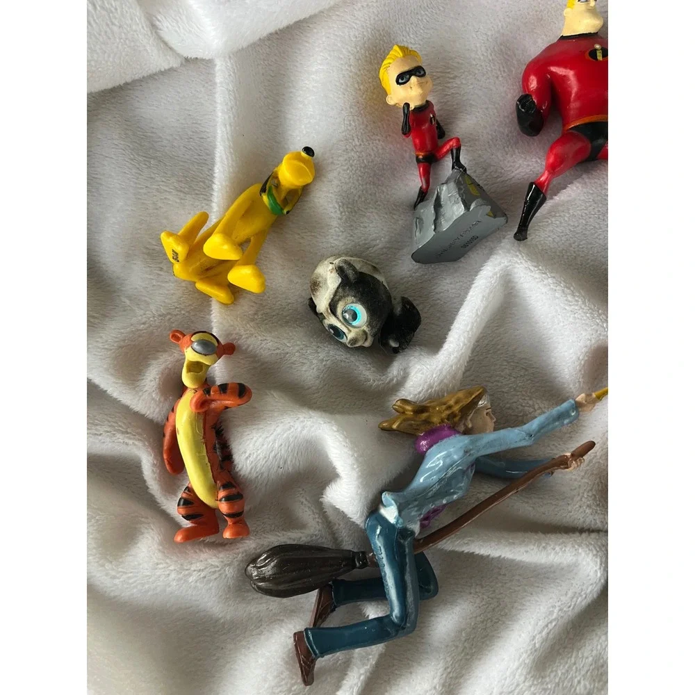 Disney Pixar Harry Potter Mini Figures Lot‎ Incredibles Tigger Pluto Robin Hood